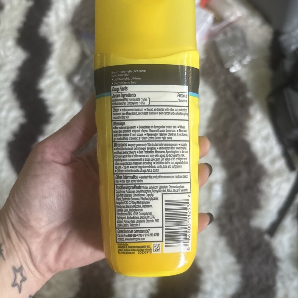 Neutrogena Beach Defense Sunscreen Lotion SPF 50 - Exp 02/26 - 6.7fl.oz / 198ml - Picture 2 of 3
